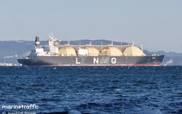 TIn vui từ eo biển Hormuz: Lô hàng LNG đầu tiên 'thông chốt' thành công, điểm đến là quốc gia sát vách Việt Nam