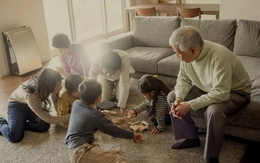 Nhiều gia đình có con trai, khi con đã lập gia đình, mối quan hệ giữa cha mẹ và con cái dần trở nên giống… người thân xa cách