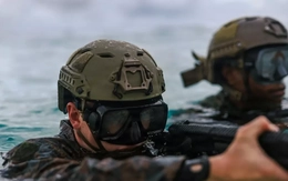 Lầu Năm Góc công bố hình ảnh lính thuỷ đánh bộ luyện tập tấn công đổ bộ