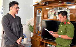 Thi hành lệnh bắt tạm giam, khám xét nơi ở của nhân viên ngân hàng Diệp Văn Vĩnh