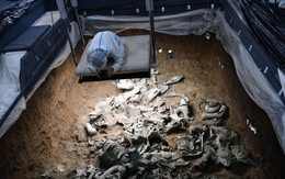 Đào hố tế lễ Tam Tinh Đôi, chuyên gia tìm thấy vũ khí 3.000 tuổi nằm thẳng đứng: Dấu vết ngoài hành tinh?