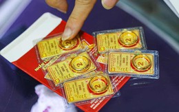 Giá vàng lao dốc, nhiều nhà đầu tư lỗ nặng
