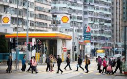 Giá xăng ở một đô thị của Trung Quốc vọt lên tới 105.000 đồng/lít, cao gấp 4 lần ở Việt Nam, người dân đổ xô sang địa phương lân cận mua nhiên liệu