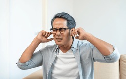 Mâu thuẫn với hàng xóm, người đàn ông tung chiêu trả đũa “rợn tóc gáy” gây bão mạng