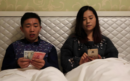 Có lẽ tôi là người vợ duy nhất nhận lương chồng theo kiểu này, vừa đủ tiền tiêu lại vừa thêm chuyện để cười mỗi ngày