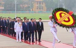 Đại biểu Quốc hội khóa XVI vào Lăng viếng Chủ tịch Hồ Chí Minh trước giờ khai mạc kỳ họp thứ nhất
