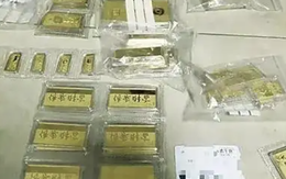 Hơn 7 tỷ tiền mặt, 6kg vàng giấu trong vali: Người đàn ông bị tạm giữ, nguyên nhân sau đó khiến nhiều người ngỡ ngàng