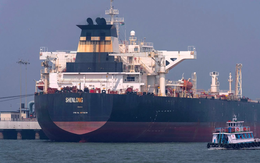 2 tàu chở hơn 100.000 tấn hàng đầu tiên được đi qua eo biển Hormuz ngay sau lệnh ngừng bắn, báo tin cực vui cho cả thế giới