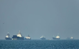 Iran triển khai các tàu ngầm mini để kiểm soát eo biển Hormuz