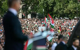 Tân Thủ tướng Hungary đã trở thành 'một Orban mới cho Ukraine'