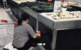 Không thể chấp nhận hành động của người mẹ trong bức ảnh này!