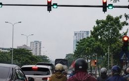 Đèn xanh bất ngờ chuyển đỏ khi đang đi có bị phạt nguội: Cục CSGT chỉ rõ, hàng triệu người dân cần chú ý ngay!