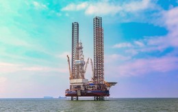 Khoảnh khắc lịch sử hạ thuỷ giàn khoan khổng lồ cao 145m, nặng 12.000 tấn, trị giá 180 triệu USD do chính kỹ sư người Việt đảm nhiệm