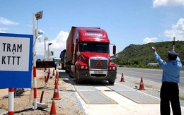 Phát hiện xe tải lạ, công an Việt Nam lập tức theo dõi giám sát, kiểm tra