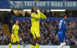 Tottenham gục ngã trước Chelsea, cuộc đua trụ hạng kéo dài tới vòng cuối