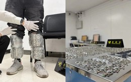 Phát hiện người đàn ông buộc 1.378 “vật lạ” quanh chân ở cửa hải quan