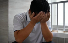 10 năm không giữ lại một đồng lương, đến lúc bố nằm viện cần tiền gấp thì vợ nhìn tôi thản nhiên: "Anh tự lo đi"