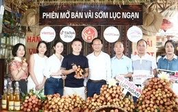 Phó Chủ tịch Bắc Ninh cùng cầu thủ Quang Hải livestream bán hơn 30 tấn vải