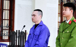 Người cha bật khóc ở tòa, nghẹn lòng hỏi con trai: ‘Sao không làm nghề chân chính?’