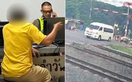 Thót tim nhìn xe đưa đón học sinh vượt rào chắn tàu hỏa: Nhân viên gào thét bất lực