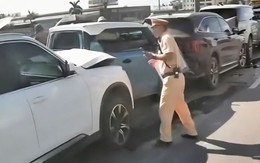 5 ô tô tông liên hoàn trên đường phố Hà Nội