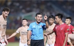 Đua trụ hạng V.League: Cần trọng tài ngoại cho 2 đội cuối bảng?