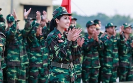 Sinh viên dân sự tốt nghiệp ĐH xuất sắc vào quân đội có thể được phong Thượng úy