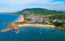 Bãi biển miền Trung hoang sơ được chủ tịch tỉnh đăng lên Facebook: "Không chia sẻ thì thấy mình có lỗi quá"