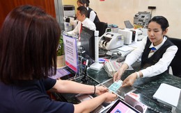 Dùng tài khoản chính chủ thanh toán bị từ chối dù còn tiền, người phụ nữ đến ngân hàng nhận tuyên bố: “Chủ tài khoản đã qua đời”