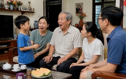 "Ông ơi, nhà mình là cái máy ATM ạ?" - Câu hỏi của đứa cháu 6 tuổi khiến người cô đã lấy chồng vẫn về nhà "ăn trực" ngại ngùng!
