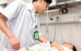 Thông tin từ bệnh viện về sức khỏe người phụ nữ sau khi được gần 20 người nâng xe buýt cứu