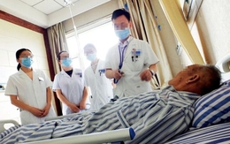 Cụ ông suy thận cấp chỉ vì 1 nguyên nhân được bác sĩ cảnh báo đặc biệt: Mùa hè rất dễ gặp!