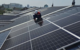 Giá mua điện mặt trời mái nhà còn quá rẻ