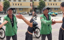 2 khách Tây vui như Tết khi gặp anh xe ôm nói tiếng Anh như gió, biết cả từ lóng