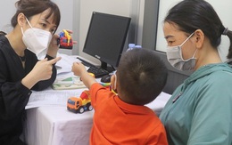 Trẻ dưới 6 tuổi được khám sức khỏe hằng năm, có tầm soát tự kỷ