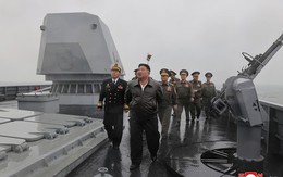 Ông Kim Jong un thị sát tàu khu trục Choe Hyon, dùng bữa cùng thủy thủ