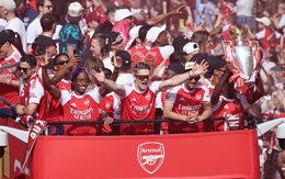 Quên nỗi buồn Champions League, Arsenal rước cúp giữa hàng trăm nghìn CĐV