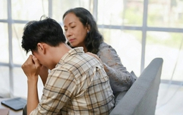Hú hồn nghe tin con "bị bắt", bà mẹ Hà Nội có màn ứng biến tuyệt vời giúp con thoát hiểm