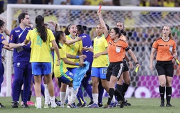 Brazil nhận 8 thẻ đỏ trong 1 trận đấu, cả HLV lẫn cầu thủ đều bị đuổi
