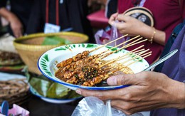 Indonesia: Người phụ nữ tử vong sau khi ăn thịt gà xiên: Kết quả khám tử thi gây bất ngờ