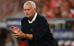 Real Madrid ký hợp đồng 3 năm với Mourinho, tặng Giáo hoàng chức danh đặc biệt