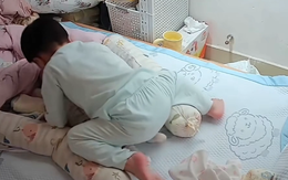 Mẹ ra ngoài để con trai 2 tuổi ở phòng cùng em út mới sinh, hành động của cậu bé làm đảo lộn mọi dự đoán