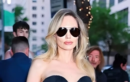 Angelina Jolie giữa lúc 5 người con bỏ họ Brad Pitt