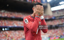 Ronaldo chìm nghỉm ngày ra quân, HLV Bồ Đào Nha nói thẳng về chuyện thay khỏi sân