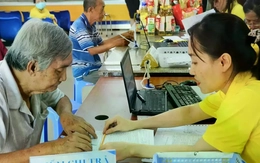 Hơn 20.000 người ở Hà Nội nguy cơ gián đoạn nhận lương hưu tháng 7