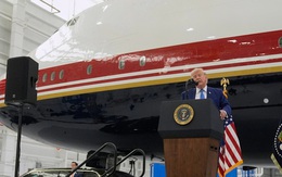 Tổng thống Donald Trump ra mắt chiếc Air Force One mới