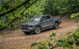Bán tải thuần điện Toyota Hilux BEV lộ thông số gây thất vọng về tầm hoạt động