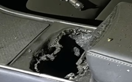 Chỉ vì một cục sạc dự phòng, chiếc Tesla sau 5 năm sử dụng bỗng hóa đống sắt vụn trong vụ cháy gây sốc