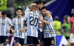 Từ pha nhả bóng đầy tinh tế đến màn dạt người kỳ lạ: Cả Argentina đang dốc sức cho huyền thoại Messi