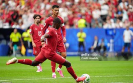 Một bước lùi của Ronaldo & sự đáng sợ của Bồ Đào Nha